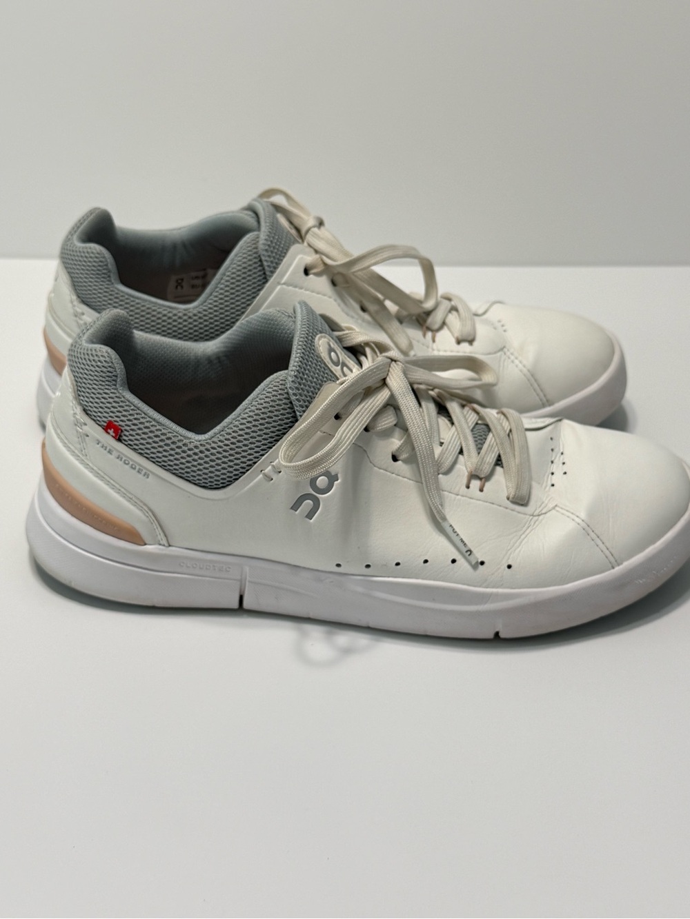 On Cloud The Roger Advantage 2 Women's Sneakers Size 9 White Grey